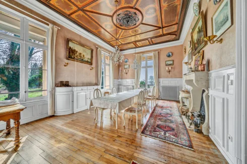 Dining room - alternative view