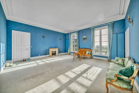 Master bedroom - alternative view