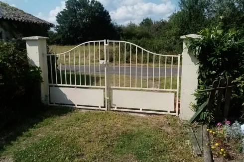 Back gates