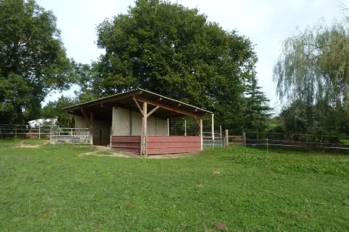 field stable&shelter