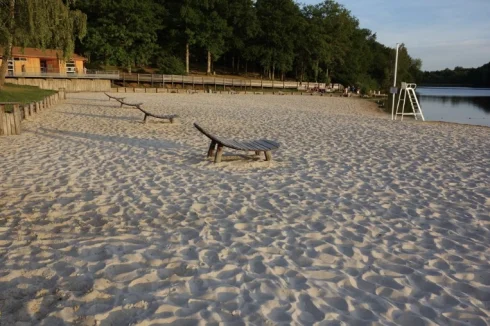 Lake of Rouffiac beach