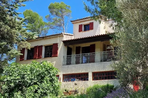 Provençal Villa with Separate Apartment, in Quiet Area with Beautiful Views & Pool