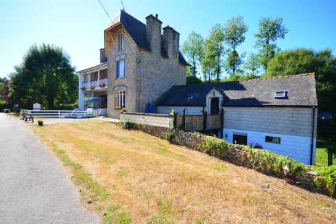 Character Riverside House with 3 Gites and Additional 2 Bedroom House