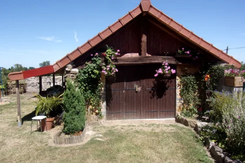 front garden, garage