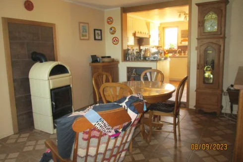 dining room +arch through to kitchen