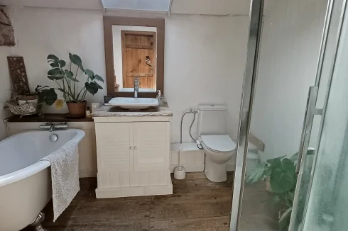 Bathroom right