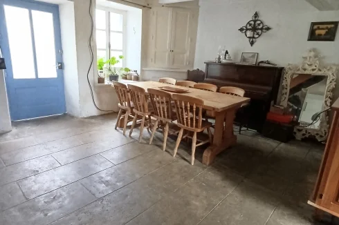 Kitchen dining area