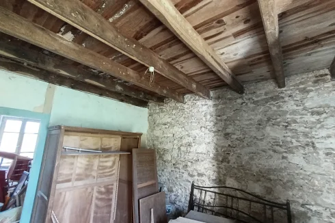 Chambre arrière de maison ancienne