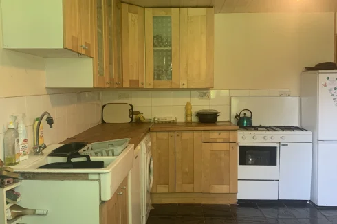 Kitchen to utility room