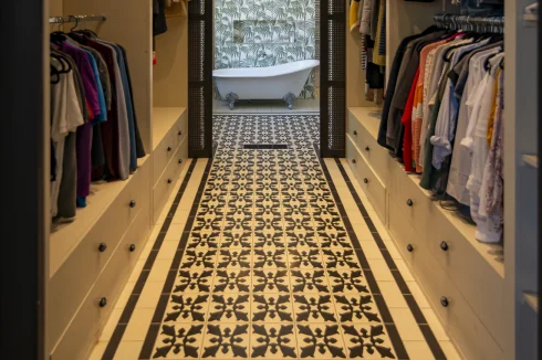 Main residence dressing room with underfloor heating