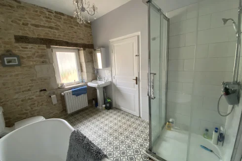 Family bathroom - main house