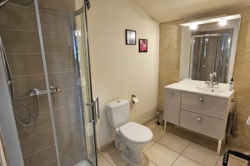 Grange family bathroom