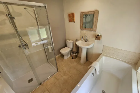 Grange Master bathroom