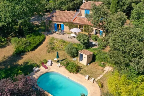 Provençal House in Very Good Condition with Swimming Pool and Outbuildings