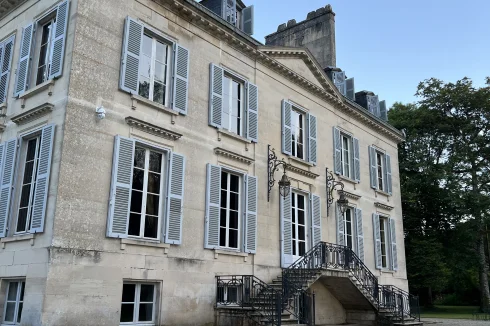 Le château en face de la maison