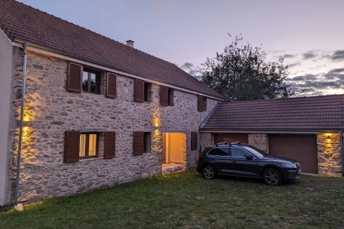 Rare Availability: Stone Facade, with Low Energy Usage because of External Walls having Wood Fibre Insulation and Double…