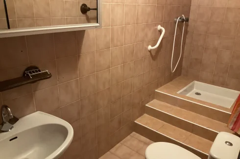 1 chambre avec salle de bain