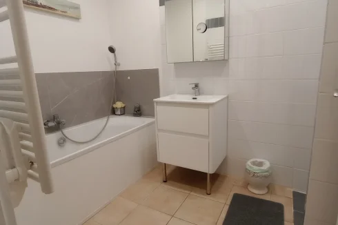 Main Bathroom