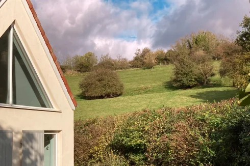 Eco-House Surrounded by Greenery, only 15 Minutes Walk to Montreuil-Sur-Mer