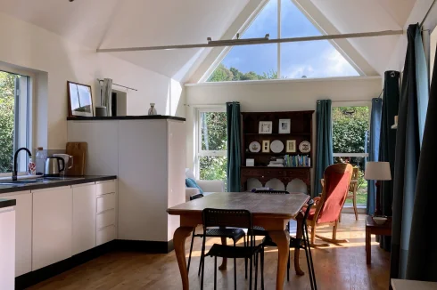 Sitting room, dining area