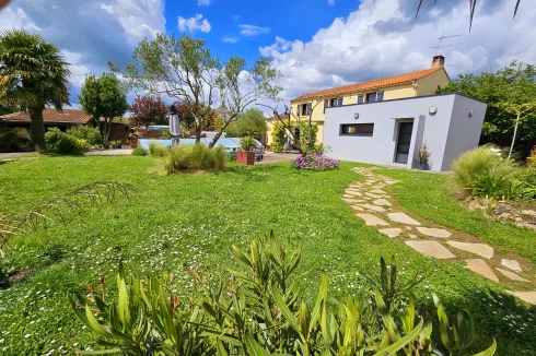 219 m² House with Swimming Pool and South-Facing Terrace in the Countryside Close to Amenities and the Atlantic