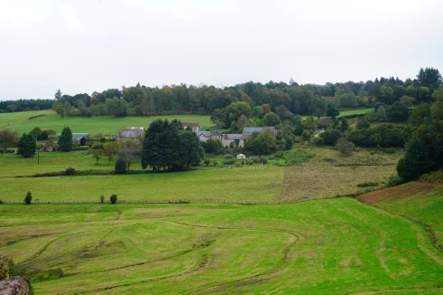 vue de la ferme de loin