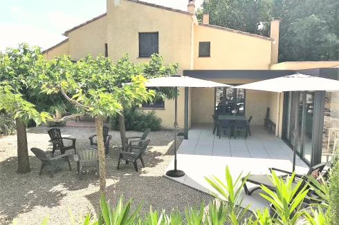 Magnificent Property in Hérault with Panoramic Views of the Valley and Mountains.