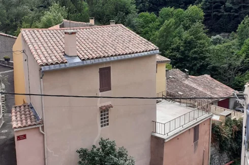 Beautiful Terraced House with Separate Self-Contained Airbnb Opportunity
