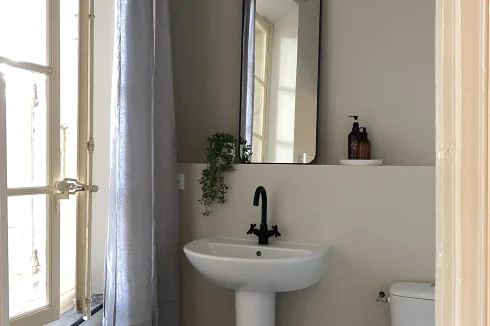 Town house: bathroom 2