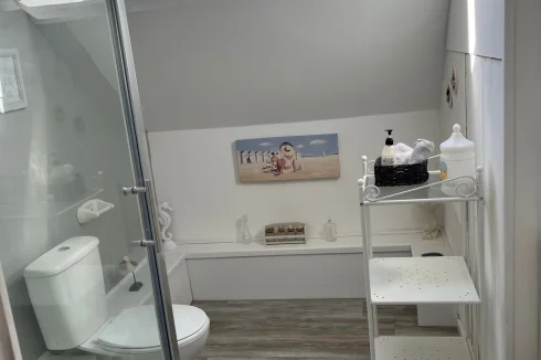 Appartement indépendant avec douche et toilettes