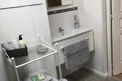 Appartement indépendant avec douche et toilettes