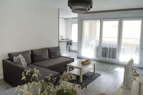 Central Chartrons Bordeaux Apartment with Balcony, Elevator & Parking | Airbnb Potential