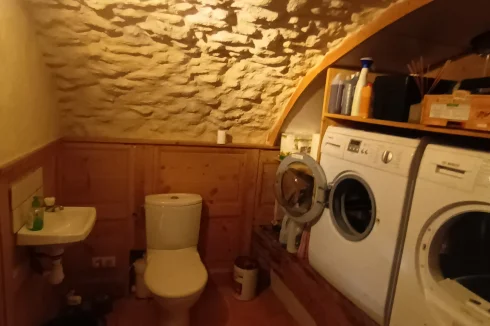 Utility and third toilet  (Bosch white good and most furniture included)s and most furnisniture