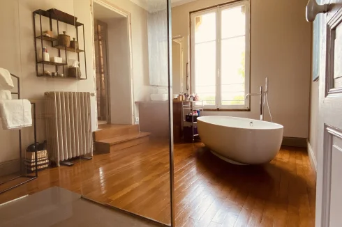 Bathroom (bedroom 3)