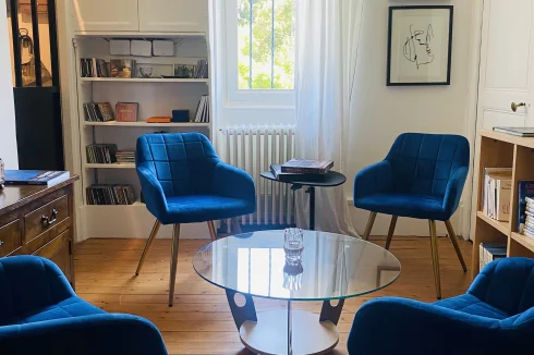 Small living room (bedroom 1)
