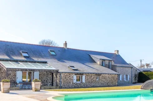 Stone Farmhouse with Swimming Pool and Large Wooded Grounds – Ligné (44)