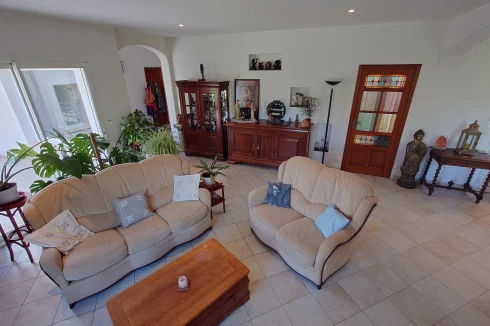 Living room, lunchroom