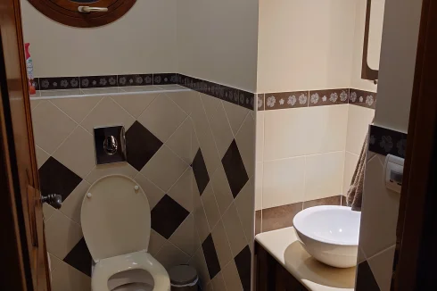 WC (bedroom side)