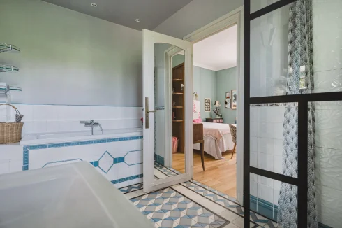 ensuite bathroom