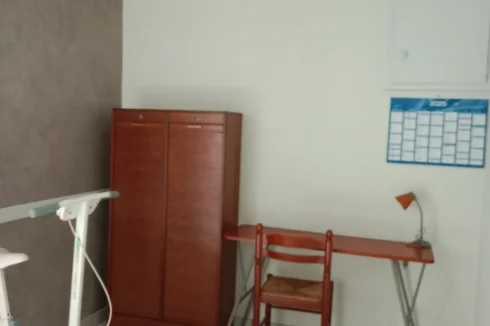 SMALL BEDROOM OR OFFICE