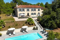 Elegant 17th-Century Manor House with Separate 2 Bed Apartment Annex/Possible Gite
