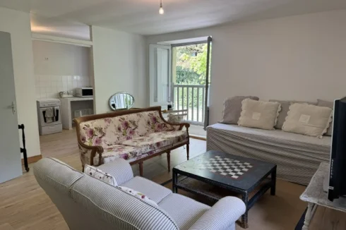 Apartment sitting