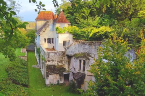 Historic Property in the Heart of the Cité Royale De Loches | View of Saint-ours Church | Former Winemaker's Workshop