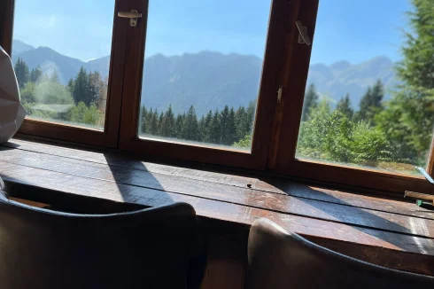 Balcony breakfast bar