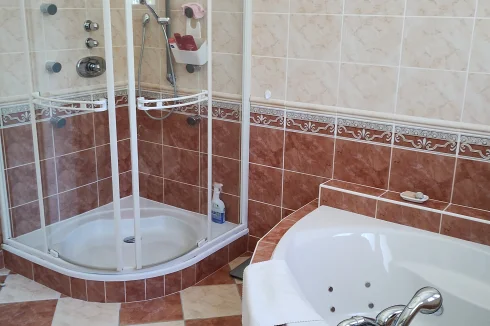 Main Bathroom