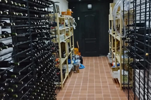 Wine cellar / storage