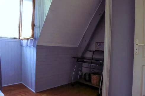 Built-in wardrobes in the second bedroom