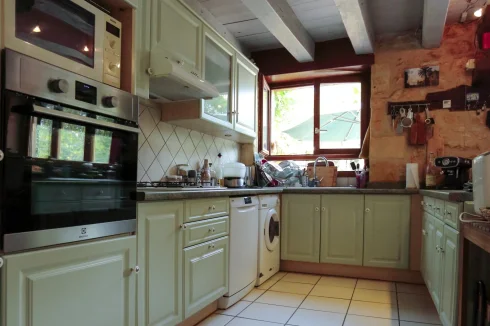 Fully equipped kitchen