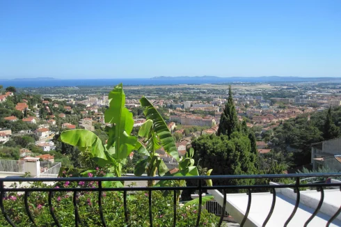 Renovated South Facing Ground Floor Apartment with Sea Views, Two Terraces & Garage…