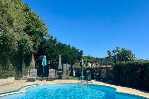 Tastefully Renovated Property in Centre of a 'Petite Cite De Caractere', Potential B&B/Gite Business or as a Large, Mult…